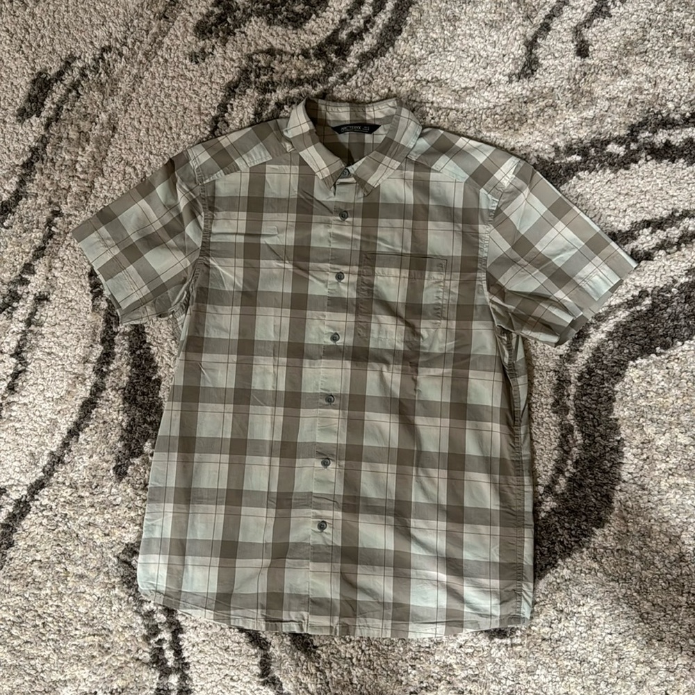 Arcteryx short sleeve button up plaid grey white green men’s large